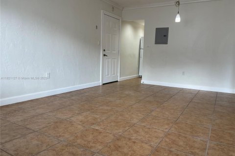 Condominio en venta en Pinecrest, Florida, 1 dormitorio, 53.7 m2 № 1937590 - foto 4