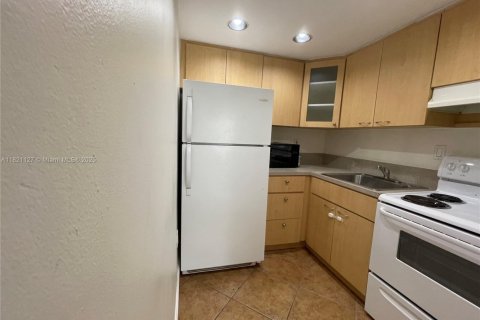 Condominio en venta en Pinecrest, Florida, 1 dormitorio, 53.7 m2 № 1937590 - foto 5