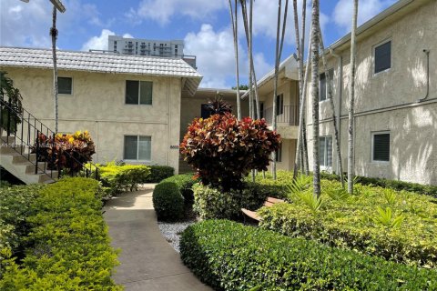 Condo in Pinecrest, Florida, 1 bedroom  № 1937590 - photo 1