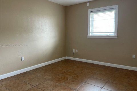 Condominio en venta en Pinecrest, Florida, 1 dormitorio, 53.7 m2 № 1937590 - foto 6