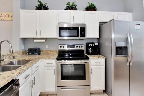 Townhouse in Davenport, Florida 4 bedrooms, 172.43 sq.m. № 1877257 - photo 7