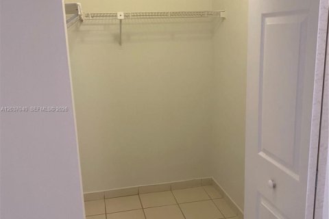 Condominio en alquiler en Hialeah, Florida, 2 dormitorios, 91.97 m2 № 2153992 - foto 11