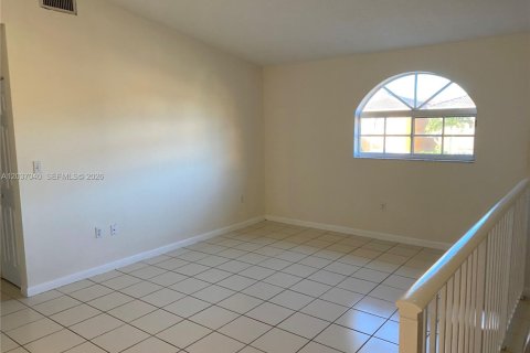 Condominio en alquiler en Hialeah, Florida, 2 dormitorios, 91.97 m2 № 2153992 - foto 5