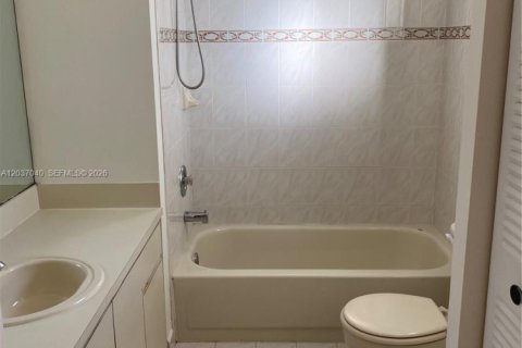 Condominio en alquiler en Hialeah, Florida, 2 dormitorios, 91.97 m2 № 2153992 - foto 10
