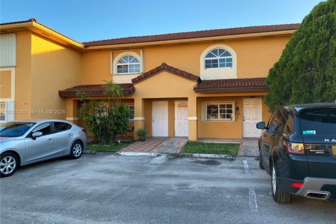 Condominio en Hialeah, Florida, 2 dormitorios  № 2153992