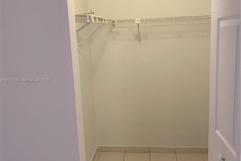 Condominio en alquiler en Hialeah, Florida, 2 dormitorios, 91.97 m2 № 2153992 - foto 12