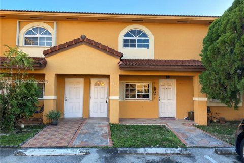 Condominio en alquiler en Hialeah, Florida, 2 dormitorios, 91.97 m2 № 2153992 - foto 2