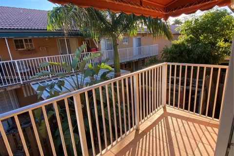 Condominio en alquiler en Hialeah, Florida, 2 dormitorios, 91.97 m2 № 2153992 - foto 14