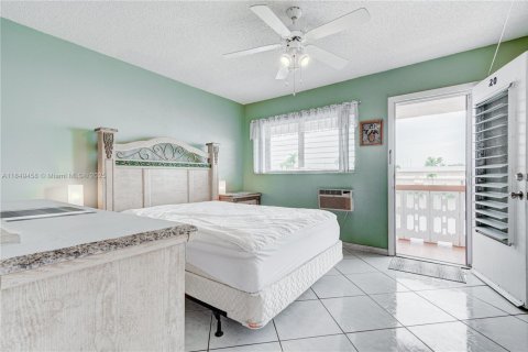 Condominio en venta en Hallandale Beach, Florida, 1 dormitorio, 58.06 m2 № 2022400 - foto 15