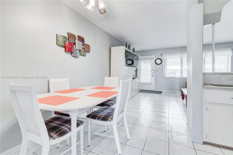 Condominio en venta en Hallandale Beach, Florida, 1 dormitorio, 58.06 m2 № 2022400 - foto 12