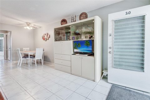 Condominio en venta en Hallandale Beach, Florida, 1 dormitorio, 58.06 m2 № 2022400 - foto 2