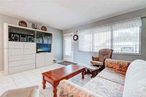 Condominio en venta en Hallandale Beach, Florida, 1 dormitorio, 58.06 m2 № 2022400 - foto 4