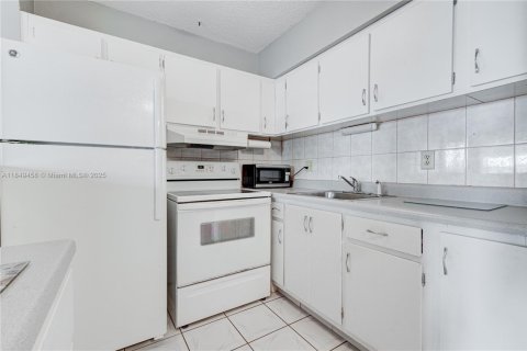 Condominio en venta en Hallandale Beach, Florida, 1 dormitorio, 58.06 m2 № 2022400 - foto 9