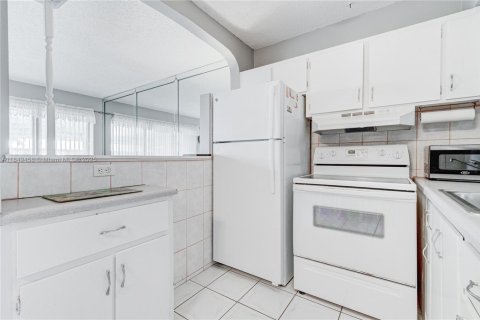 Condominio en venta en Hallandale Beach, Florida, 1 dormitorio, 58.06 m2 № 2022400 - foto 10