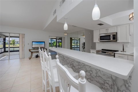 Copropriété à vendre à Saint Petersburg, Floride: 2 chambres, 102.19 m2 № 2100046 - photo 5