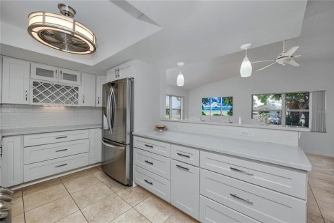 Copropriété à vendre à Saint Petersburg, Floride: 2 chambres, 102.19 m2 № 2100046 - photo 11