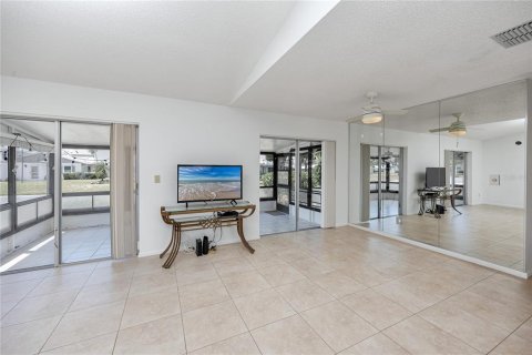 Copropriété à vendre à Saint Petersburg, Floride: 2 chambres, 102.19 m2 № 2100046 - photo 6