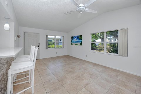 Copropriété à vendre à Saint Petersburg, Floride: 2 chambres, 102.19 m2 № 2100046 - photo 4