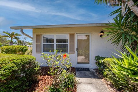 Copropriété à vendre à Saint Petersburg, Floride: 2 chambres, 102.19 m2 № 2100046 - photo 2