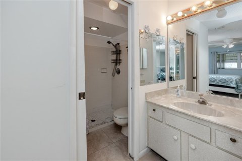 Copropriété à vendre à Saint Petersburg, Floride: 2 chambres, 102.19 m2 № 2100046 - photo 17