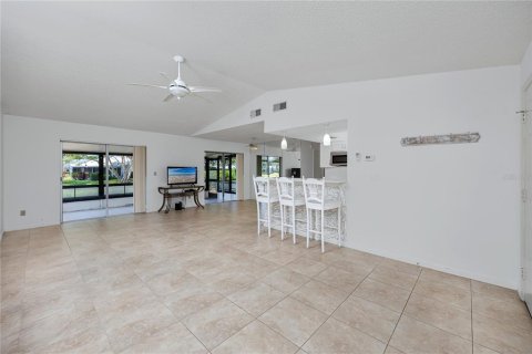 Copropriété à vendre à Saint Petersburg, Floride: 2 chambres, 102.19 m2 № 2100046 - photo 3