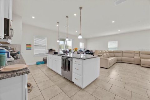 Casa en venta en Apopka, Florida, 4 dormitorios, 249.72 m2 № 1917673 - foto 12