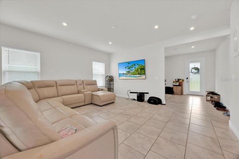 Casa en venta en Apopka, Florida, 4 dormitorios, 249.72 m2 № 1917673 - foto 9