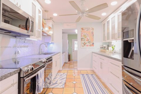 House in Tavernier, Florida 4 bedrooms, 180.51 sq.m. № 2082127 - photo 6