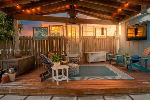 House in Tavernier, Florida 4 bedrooms, 180.51 sq.m. № 2082127 - photo 2