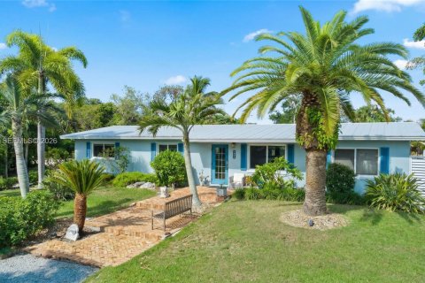House in Tavernier, Florida 4 bedrooms, 180.51 sq.m. № 2082127