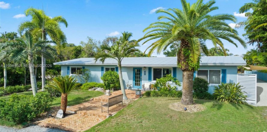 House in Tavernier, Florida 4 bedrooms, 180.51 sq.m. № 2082127