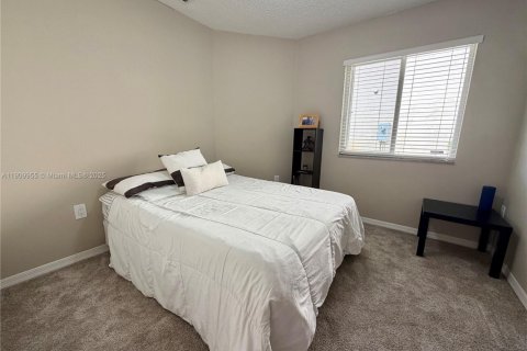 House in Weston, Florida 3 bedrooms, 133.41 sq.m. № 1965635 - photo 21