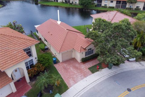 House in Weston, Florida 3 bedrooms, 133.41 sq.m. № 1965635