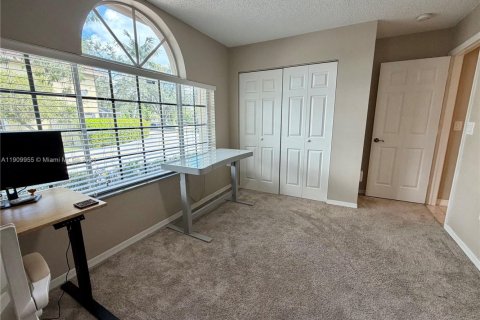 House in Weston, Florida 3 bedrooms, 133.41 sq.m. № 1965635 - photo 18