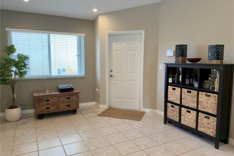 House in Weston, Florida 3 bedrooms, 133.41 sq.m. № 1965635 - photo 4