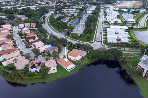 House in Weston, Florida 3 bedrooms, 133.41 sq.m. № 1965635 - photo 28