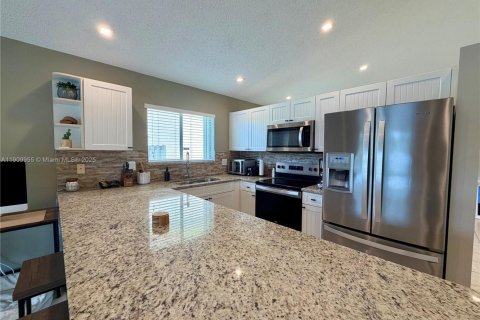 House in Weston, Florida 3 bedrooms, 133.41 sq.m. № 1965635 - photo 7