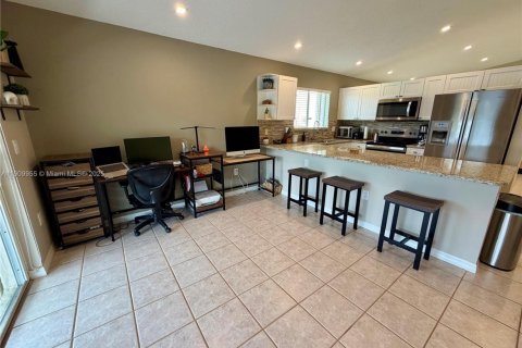 House in Weston, Florida 3 bedrooms, 133.41 sq.m. № 1965635 - photo 6