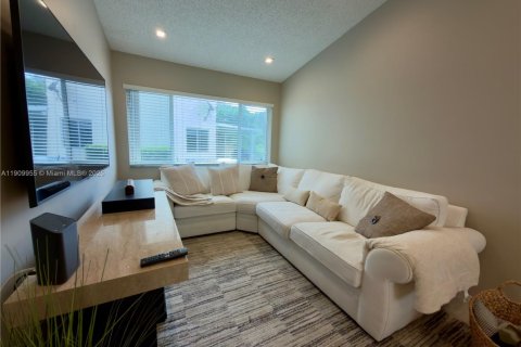 House in Weston, Florida 3 bedrooms, 133.41 sq.m. № 1965635 - photo 5