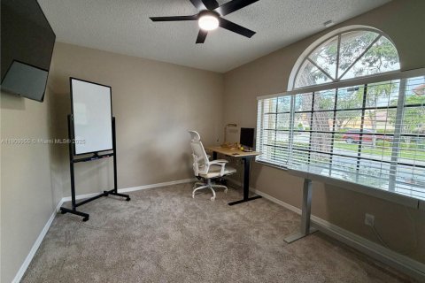 House in Weston, Florida 3 bedrooms, 133.41 sq.m. № 1965635 - photo 19