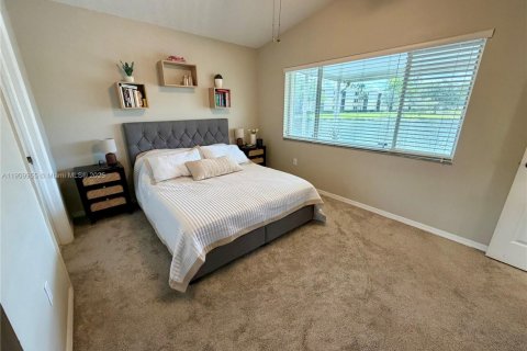 House in Weston, Florida 3 bedrooms, 133.41 sq.m. № 1965635 - photo 14