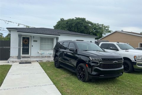 Villa ou maison à vendre à Miami, Floride: 2 chambres, 71.35 m2 № 1966545 - photo 1