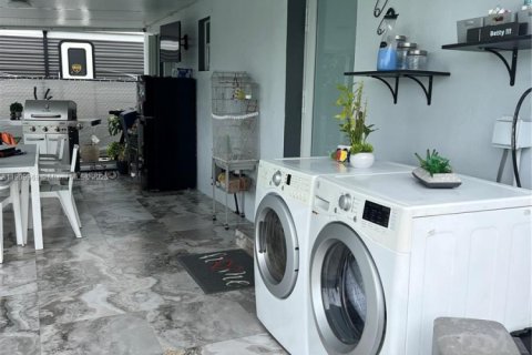 Villa ou maison à vendre à Miami, Floride: 2 chambres, 71.35 m2 № 1966545 - photo 7