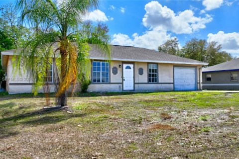 Купить виллу или дом в Лихай-Эйкерс, Флорида 3 спальни, № 2045483 - фото 2