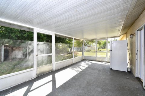 Купить виллу или дом в Лихай-Эйкерс, Флорида 3 спальни, № 2045483 - фото 24