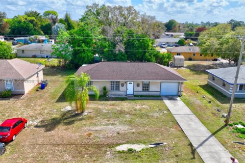 Купить виллу или дом в Лихай-Эйкерс, Флорида 3 спальни, № 2045483 - фото 3