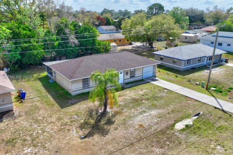 Купить виллу или дом в Лихай-Эйкерс, Флорида 3 спальни, № 2045483 - фото 29