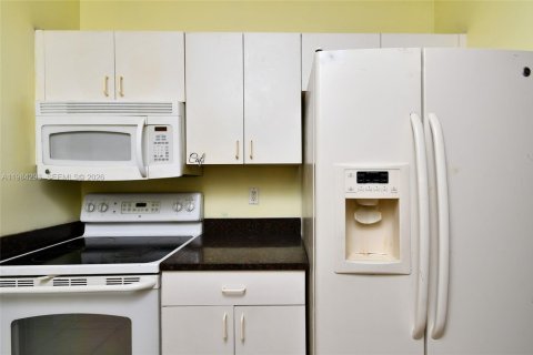 Купить виллу или дом в Лихай-Эйкерс, Флорида 3 спальни, № 2045483 - фото 14