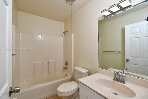 Купить виллу или дом в Лихай-Эйкерс, Флорида 3 спальни, № 2045483 - фото 19