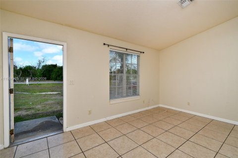 Купить виллу или дом в Лихай-Эйкерс, Флорида 3 спальни, № 2045483 - фото 5